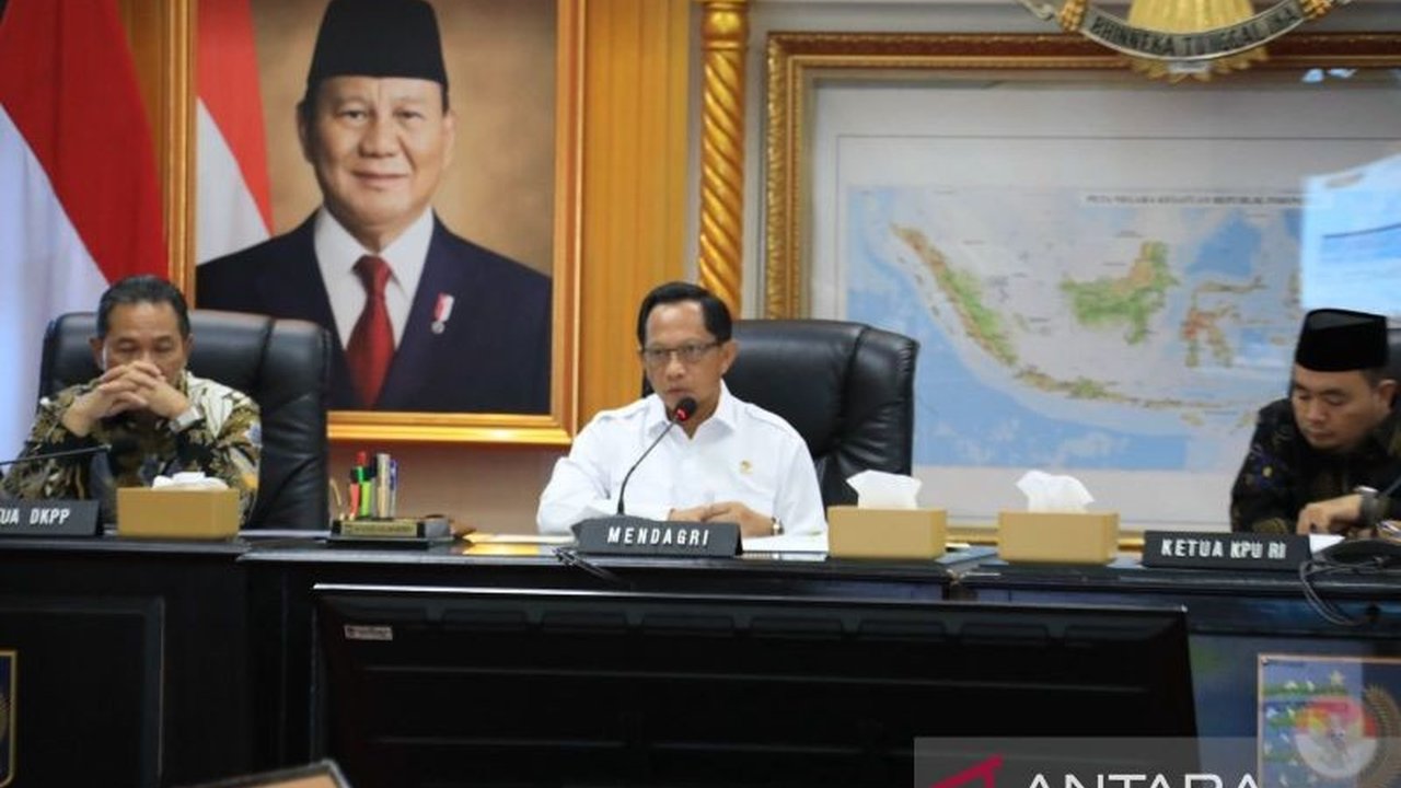 Mendagri Tito Karnavian mendorong pemerintah daerah untuk memperkuat koordinasi dan mengintensifkan persiapan Pemungutan Suara Ulang (PSU) Pilkada 2024 serta memastikan keamanan dan ketertiban.