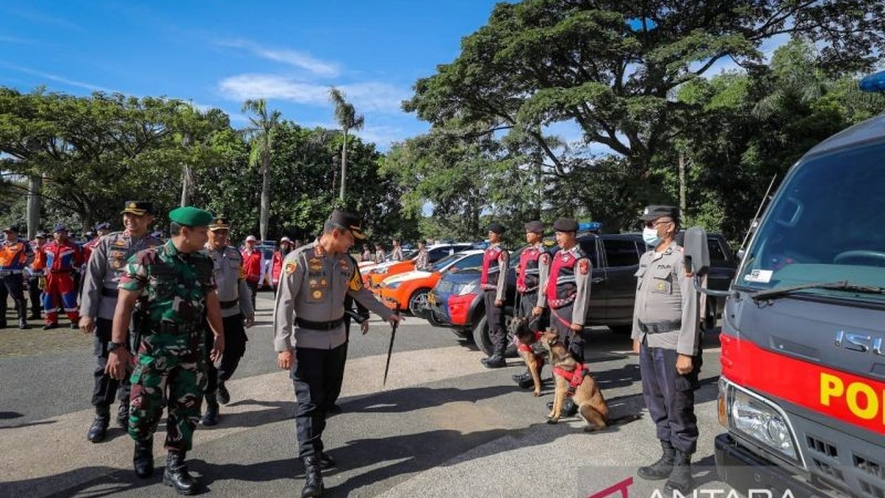 Polrestabes Bandung siagakan 1.228 personel gabungan TNI-Polri untuk mengamankan jalur wisata di Kota Bandung selama arus mudik Lebaran 2025, dengan prediksi puncak arus mudik pada 28-29 Maret.