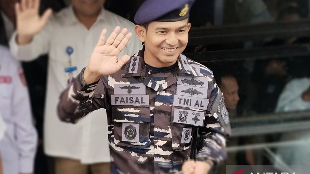 TNI Angkatan Laut Palembang perketat pengamanan di Pelabuhan Bom Baru dan Tanjung Api-Api selama arus mudik Lebaran 2025 untuk memastikan keamanan dan kenyamanan pemudik.