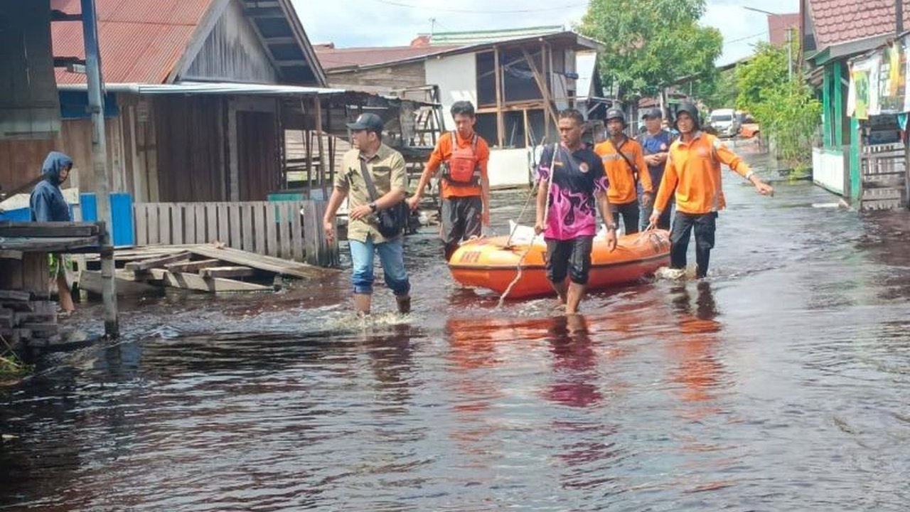 BPBD Kota Palangka Raya meminta warga bantaran Sungai Kahayan meningkatkan kewaspadaan menyusul kenaikan debit air dan potensi banjir susulan di musim hujan.