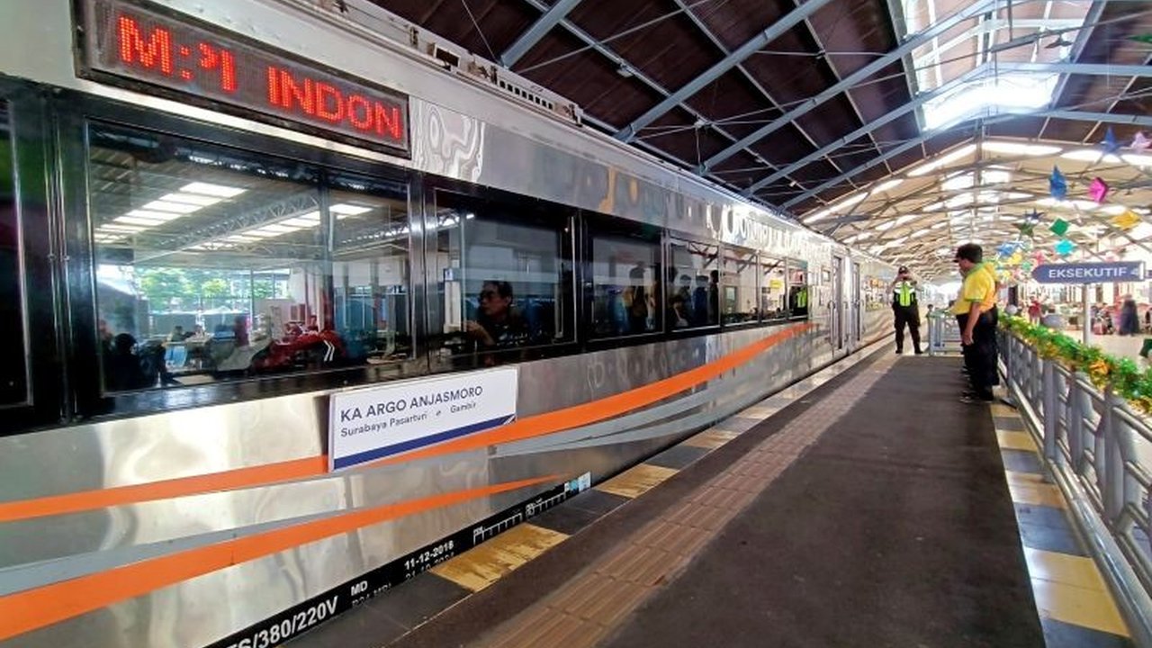 PT KAI Daop 8 Surabaya resmi operasikan KA Argo Anjasmoro relasi Pasar Turi-Gambir, menambah pilihan transportasi mudik Lebaran 2025 dengan kapasitas 450 tempat duduk kelas eksekutif.