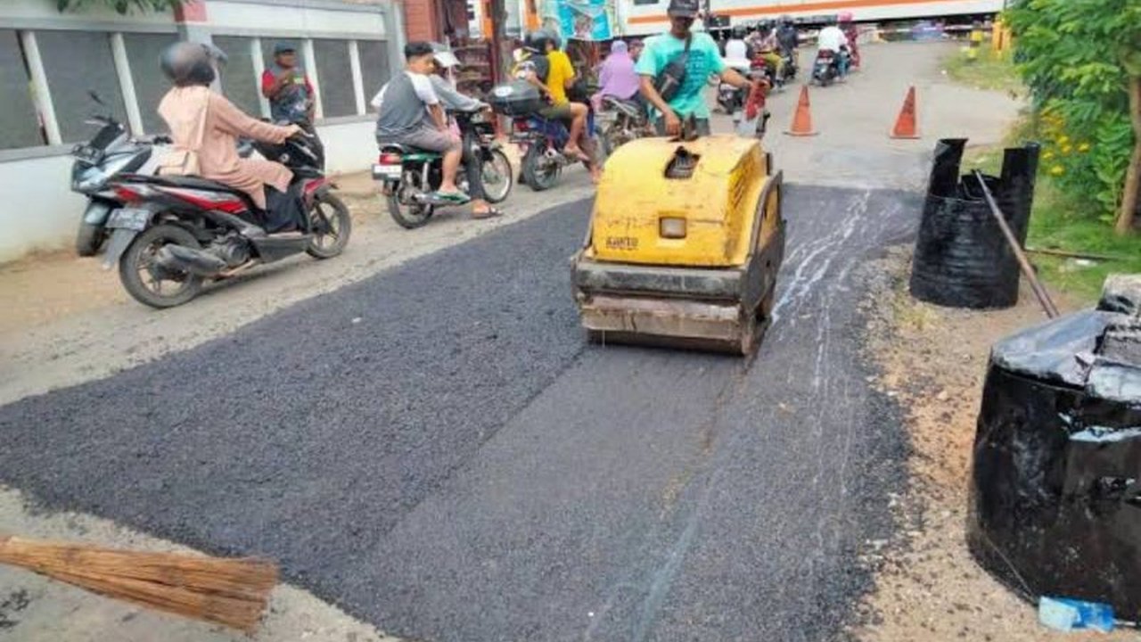 Pemerintah Kota Pekalongan, Jawa Tengah, gencar memperbaiki jalan berlubang untuk memastikan kelancaran arus mudik Lebaran 2025 dengan anggaran Rp3,3 miliar dari APBD.
