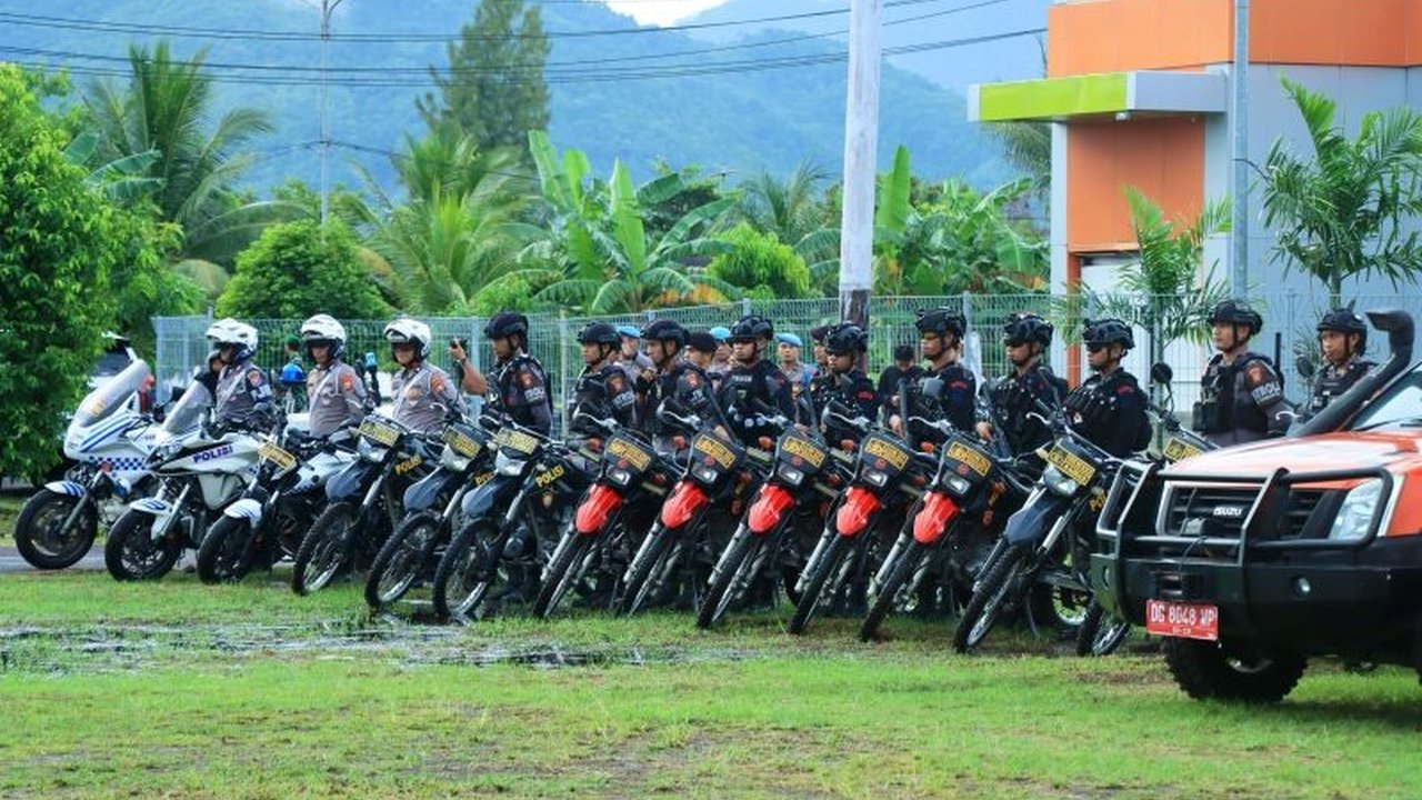 Polda Maluku Utara mengerahkan 824 personel untuk mengamankan Idul Fitri 1446 H, didukung 914 personel instansi terkait, dengan 40 pos pengamanan dan layanan call center 110.