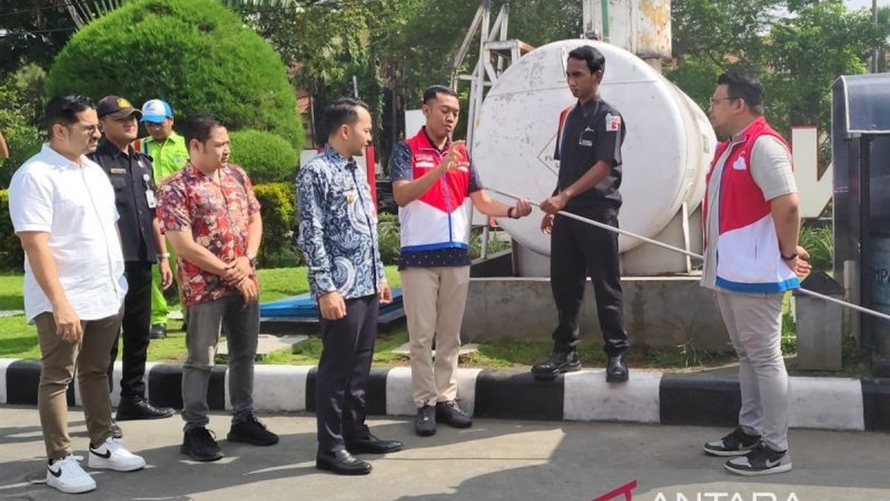 Pemerintah Kota Surakarta memastikan bahan bakar minyak (BBM) di SPBU Solo aman dari campuran air setelah adanya laporan beberapa waktu lalu; pengecekan bersama Pertamina dilakukan untuk memastikan kualitas BBM tetap prima jelang Idul Fitri.