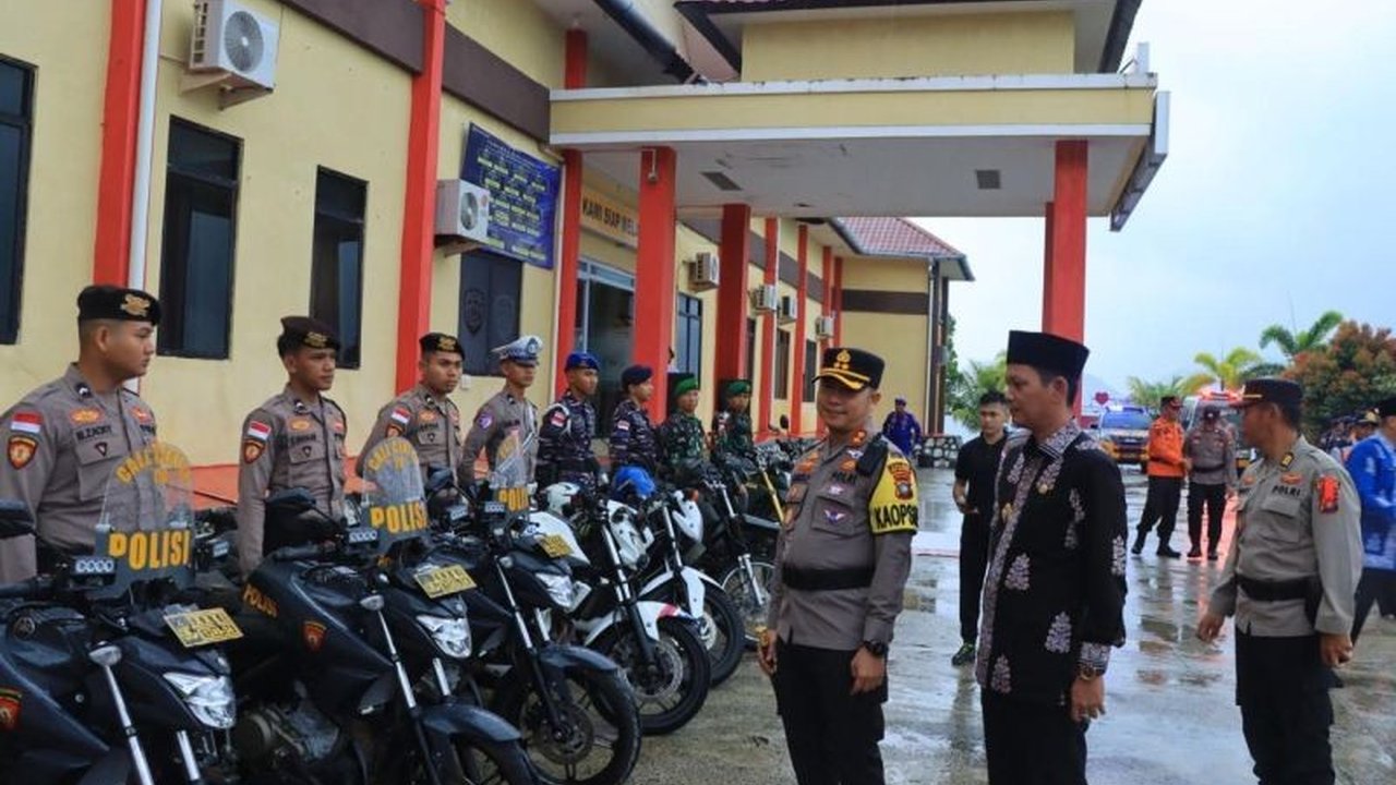 Kapolres Anambas meminta jajarannya optimalkan layanan hotline 110 selama Operasi Ketupat Seligi 2025 untuk memastikan mudik Lebaran aman dan nyaman bagi masyarakat.