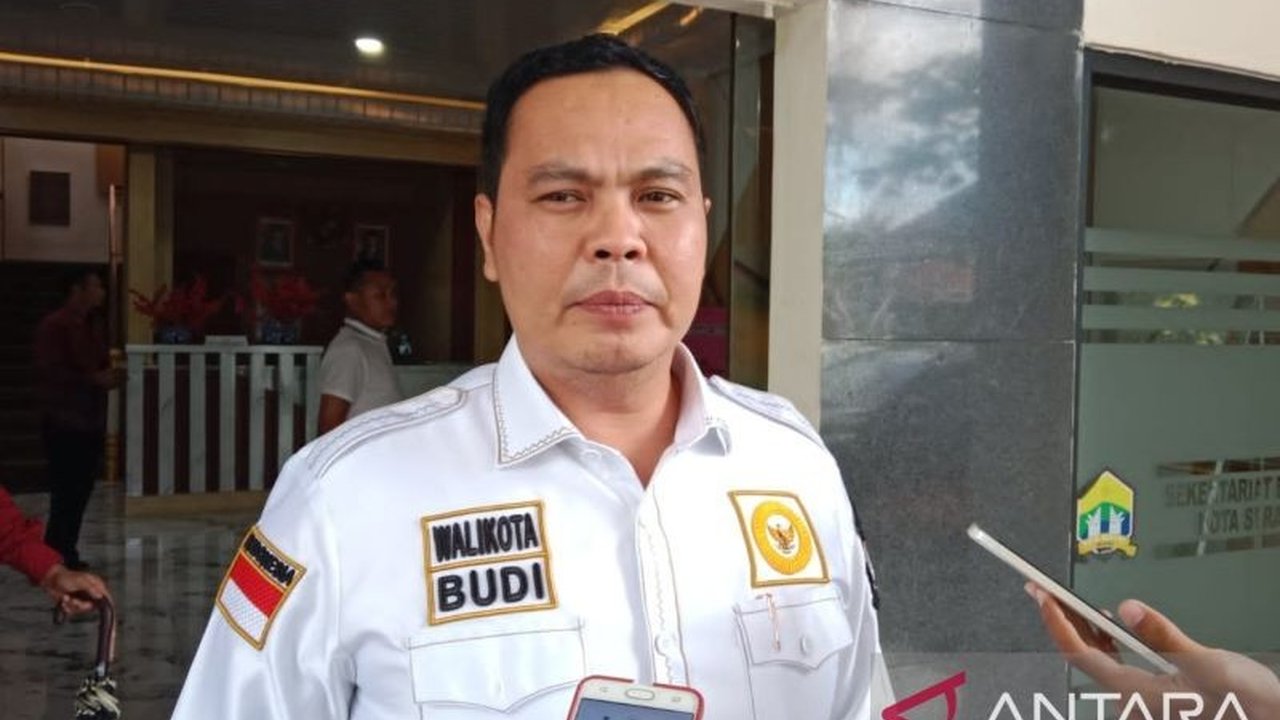 Pemerintah Kota Serang mempertimbangkan kembali rencana redistribusi guru PPPK ke sekolah swasta karena kekurangan guru, meskipun kebijakan tersebut diusulkan oleh Kemendikbudristek untuk mengatasi kekurangan tenaga pengajar di sekolah swasta.