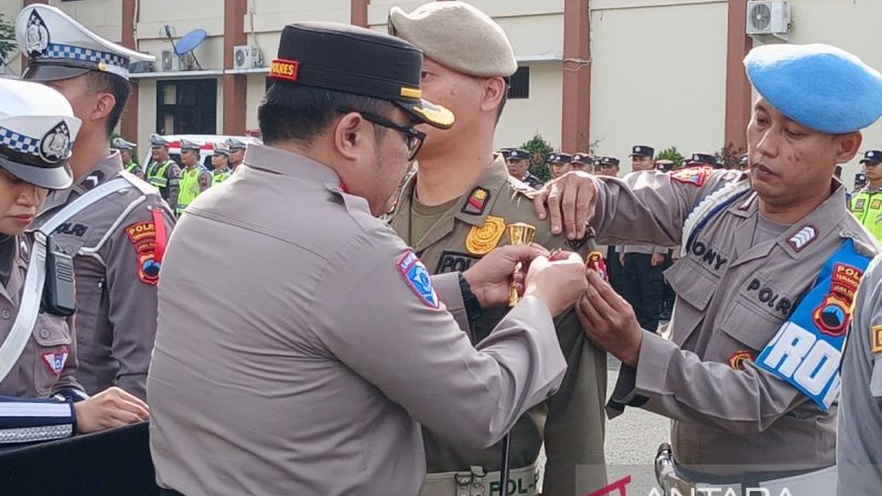 Sebanyak 407 personel gabungan TNI, Polri, dan instansi terkait dikerahkan untuk mengamankan arus mudik dan balik Lebaran 2025 di Temanggung, Jawa Tengah, dengan fokus pada antisipasi kemacetan dan peningkatan mobilitas masyarakat.