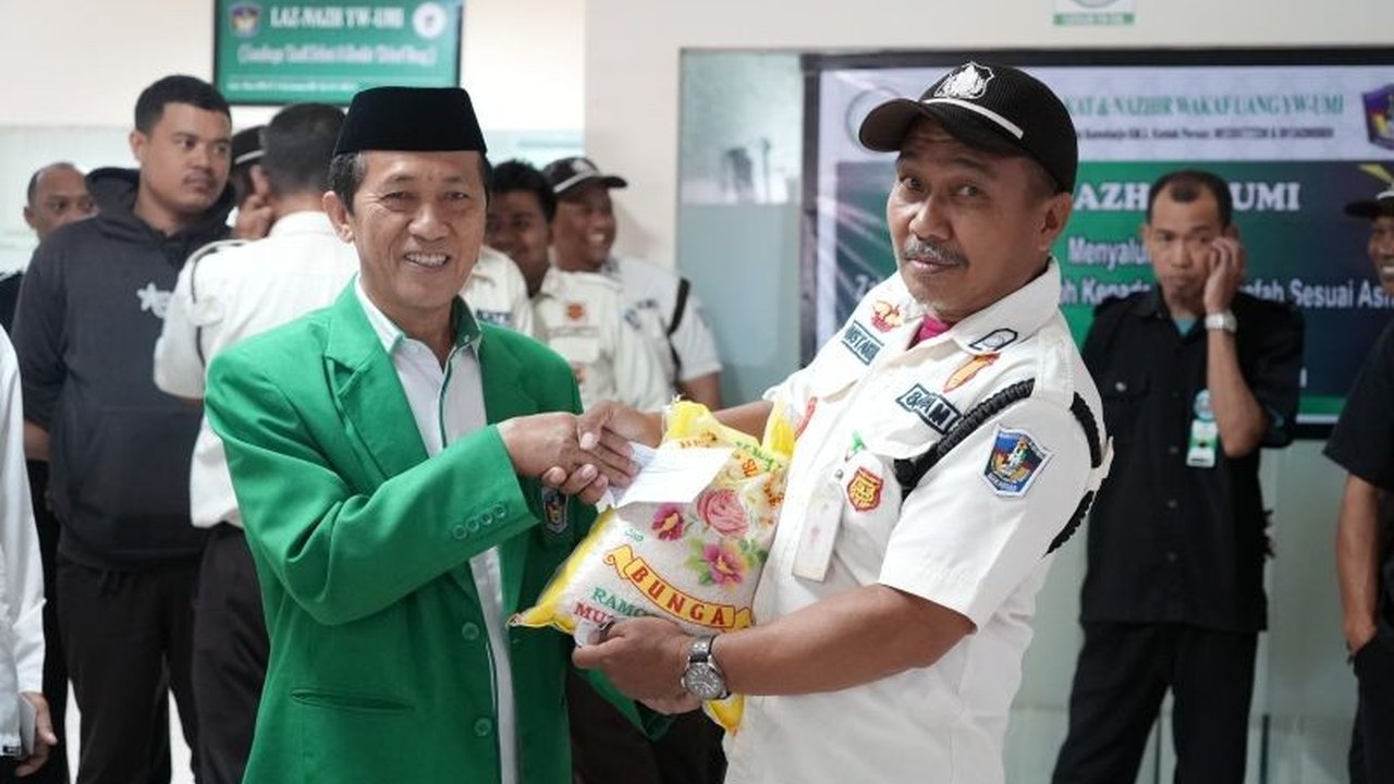 Yayasan Wakaf Universitas Muslim Indonesia (YW-UMI) menyalurkan zakat, infak, dan sedekah (ZIS) kepada 645 penerima di Makassar, tanpa memandang agama, sebagai bentuk kepedulian dan berbagi di bulan Ramadhan.