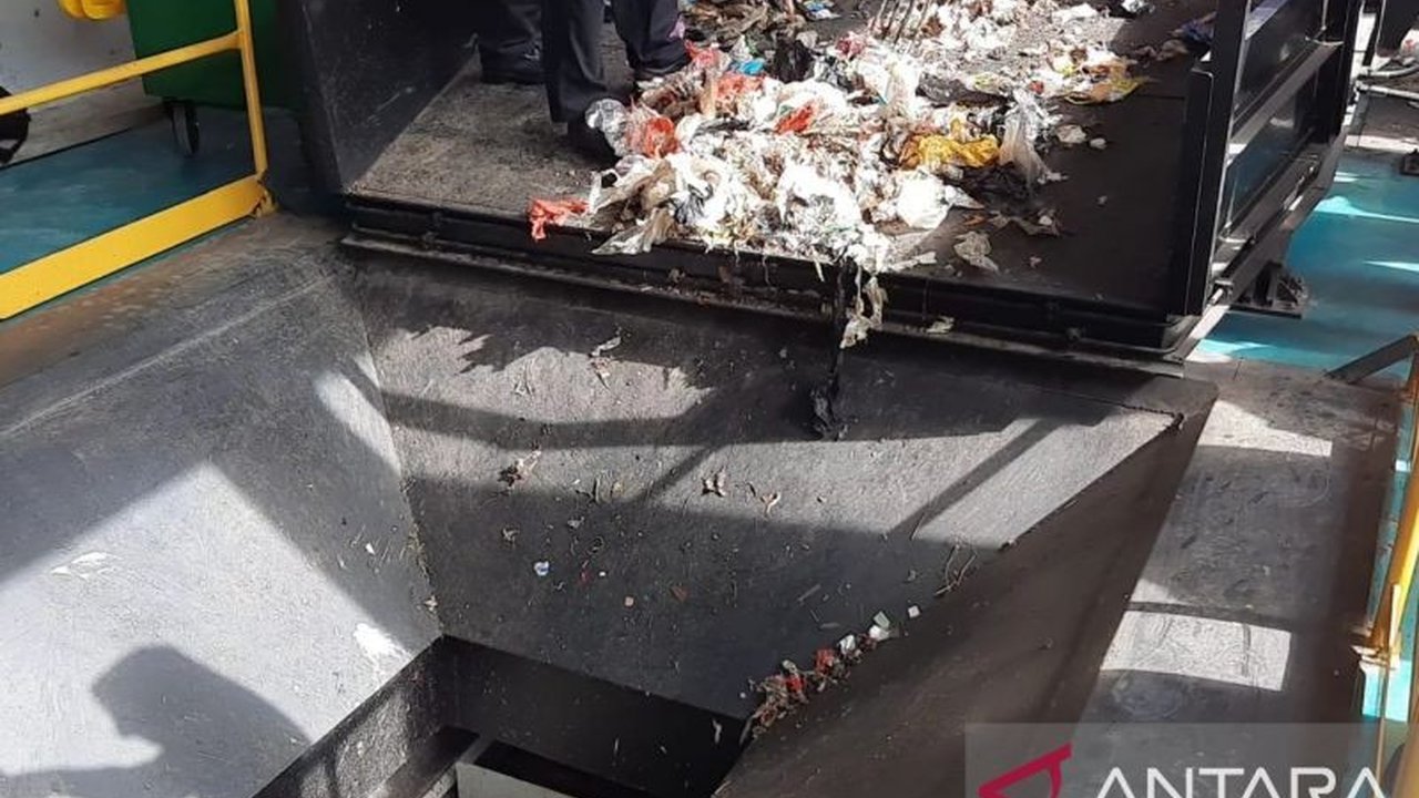 Dinas Lingkungan Hidup DKI Jakarta berencana membangun tujuh Tempat Pemrosesan Sampah (TPS) 3R pada tahun 2025 untuk mengurangi volume sampah di Jakarta dan mengurangi beban TPST Bantar Gebang.