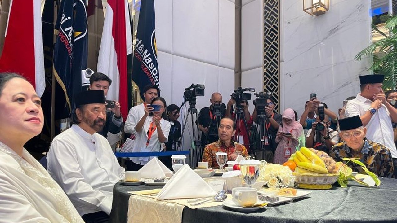 Presiden Jokowi dan Ketua DPR Puan Maharani bertemu dalam buka puasa bersama Partai NasDem, menimbulkan spekulasi mengenai perbaikan hubungan keduanya setelah perbedaan sikap politik jelang Pemilu 2024.