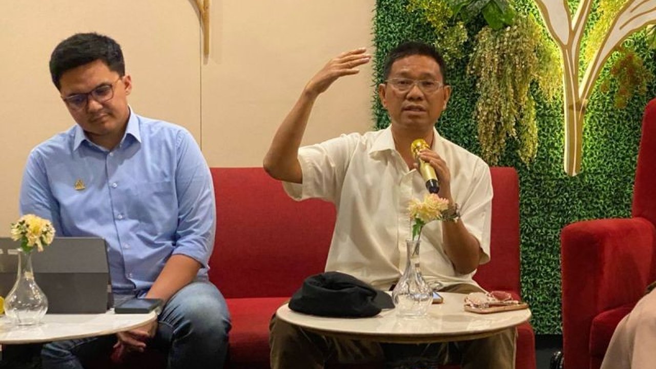 Pengamat kebijakan publik mendesak Pemprov DKI Jakarta untuk segera menegakkan Pergub Nomor 93 Tahun 2021 tentang Zona Bebas Air Tanah guna mencegah penurunan muka tanah dan memastikan akses air bersih bagi warga.