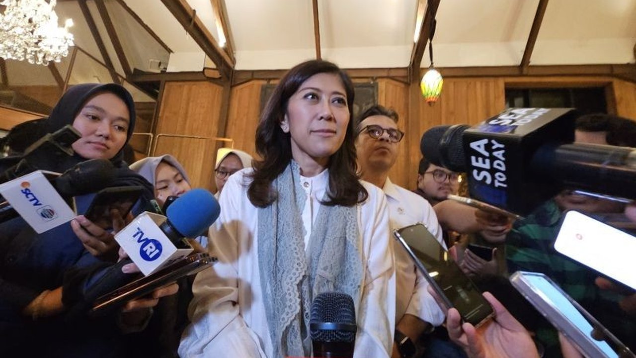 Pemerintah akan melelang tiga frekuensi di pita 1,4 GHz, 2,6 GHz, dan 700 MHz pada semester II 2025 untuk mempercepat adopsi teknologi baru dan mendorong persaingan sehat di industri telekomunikasi Indonesia.