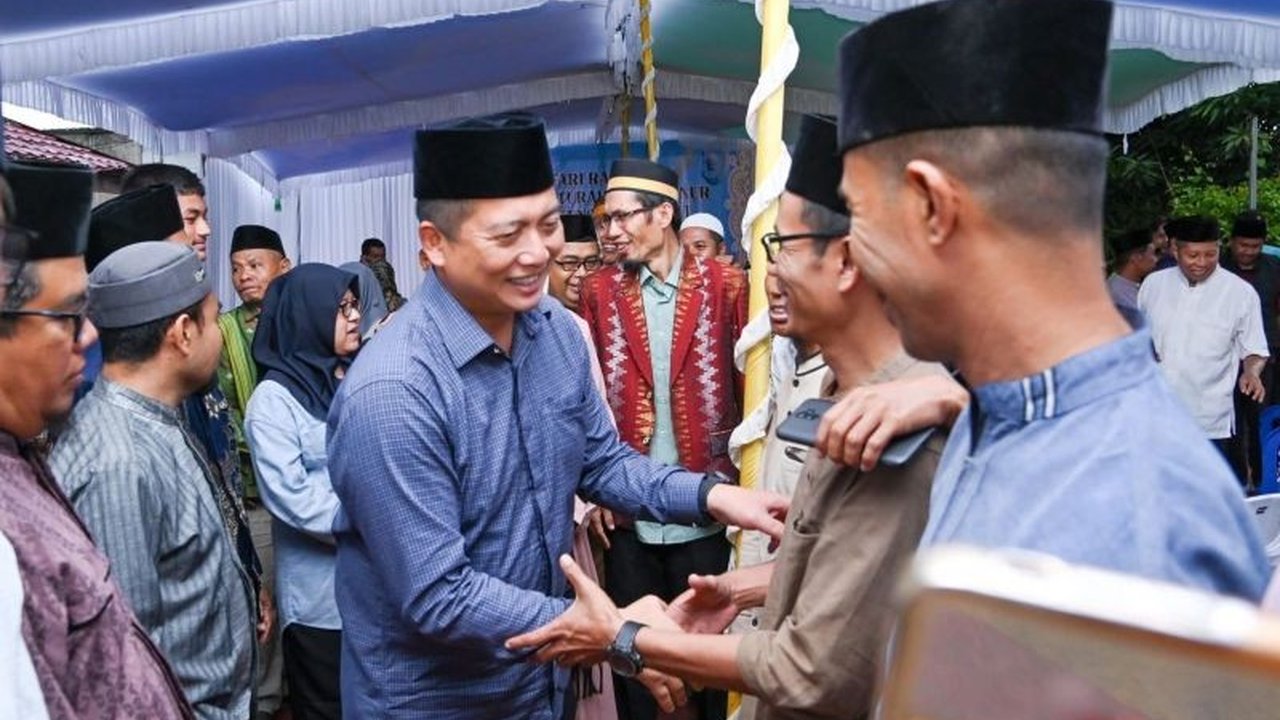 Gubernur NTB, Lalu Muhamad Iqbal, tegaskan pembangunan daerah melibatkan semua suku, menghapus sekat-sekat perbedaan untuk NTB yang lebih baik.