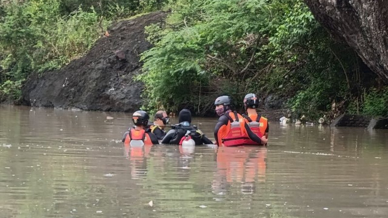 Tim SAR gabungan di Lombok Tengah terus berupaya menemukan Abad Nailun Nabhan (8) yang hilang diduga jatuh ke sungai setelah Shalat Jumat, dengan menyisir sungai dan bendungan.