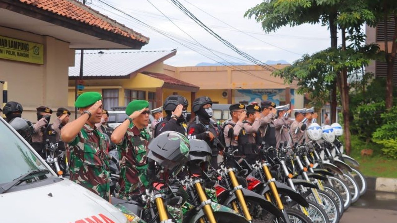 Polda Lampung siap mengamankan arus mudik Lebaran 2025 dengan 81 pos pengamanan dan 3.979 personel gabungan yang tersebar di berbagai titik strategis di Provinsi Lampung.