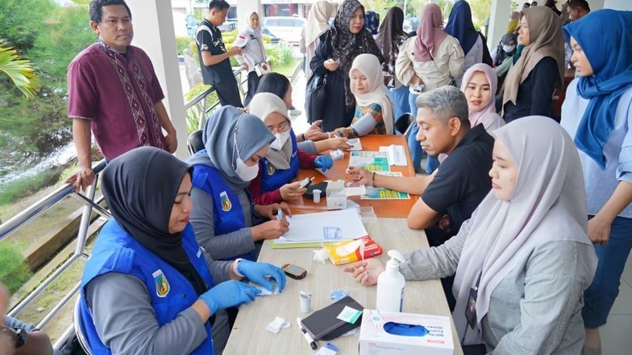 Pemerintah Provinsi Sulawesi Tengah berkolaborasi dengan Baznas memberikan pemeriksaan kesehatan gratis dan paket Ramadhan bagi pegawai non-ASN, sebagai bentuk kepedulian terhadap kesejahteraan mereka.