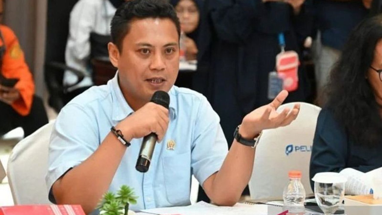Wakil Ketua Komisi V DPR Andi Iwan Darmawan Aras meminta pemerintah menambah moda transportasi dan frekuensi perjalanan untuk memastikan kelancaran mudik Lebaran tahun ini,  mengingat libur sekolah yang lebih panjang.