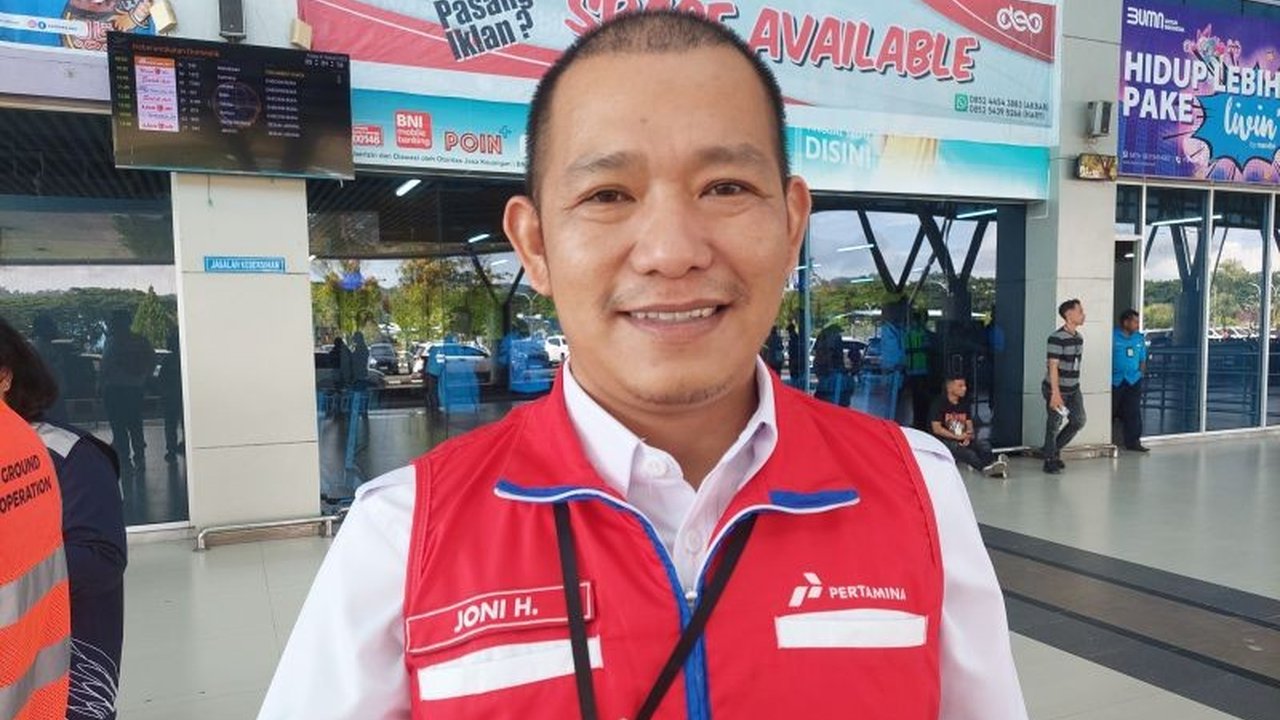 Manajer AFT Bandara DEO Sorong memastikan stok avtur aman hingga 25 hari ke depan dan akan ditambah 1.500 kiloliter lagi akhir bulan ini, menjamin kelancaran penerbangan selama Lebaran 2025.