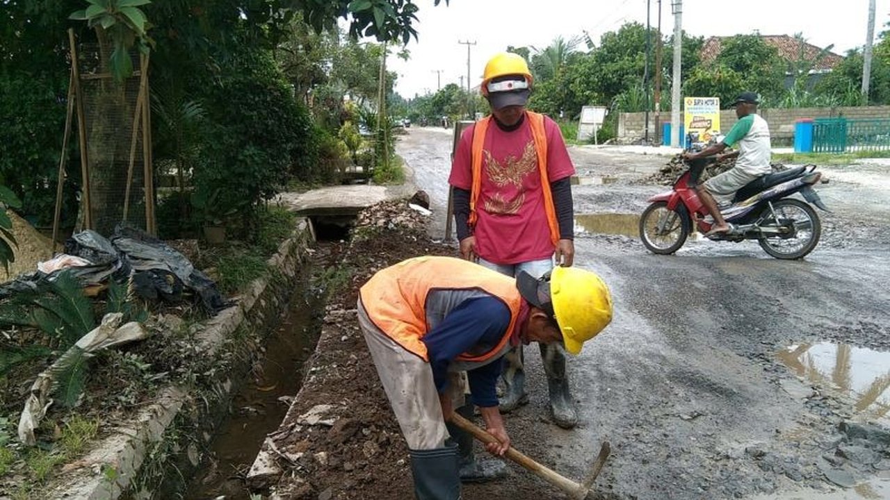 Pemerintah Provinsi Lampung fokus perbaiki infrastruktur jalan untuk mendorong pertumbuhan ekonomi dan mengurangi kemiskinan, dengan melibatkan swasta dan pemerintah daerah.