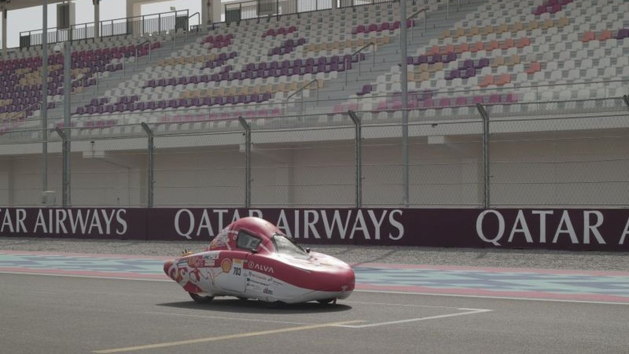 Tim UI SMV menorehkan prestasi membanggakan di Shell Eco-Marathon Asia 2025 dengan meraih juara pertama kategori Prototype Hydrogen Fuel Cell dan peringkat keempat kategori Prototype Battery Electric, membuktikan inovasi mahasiswa Indonesia di kancah inte