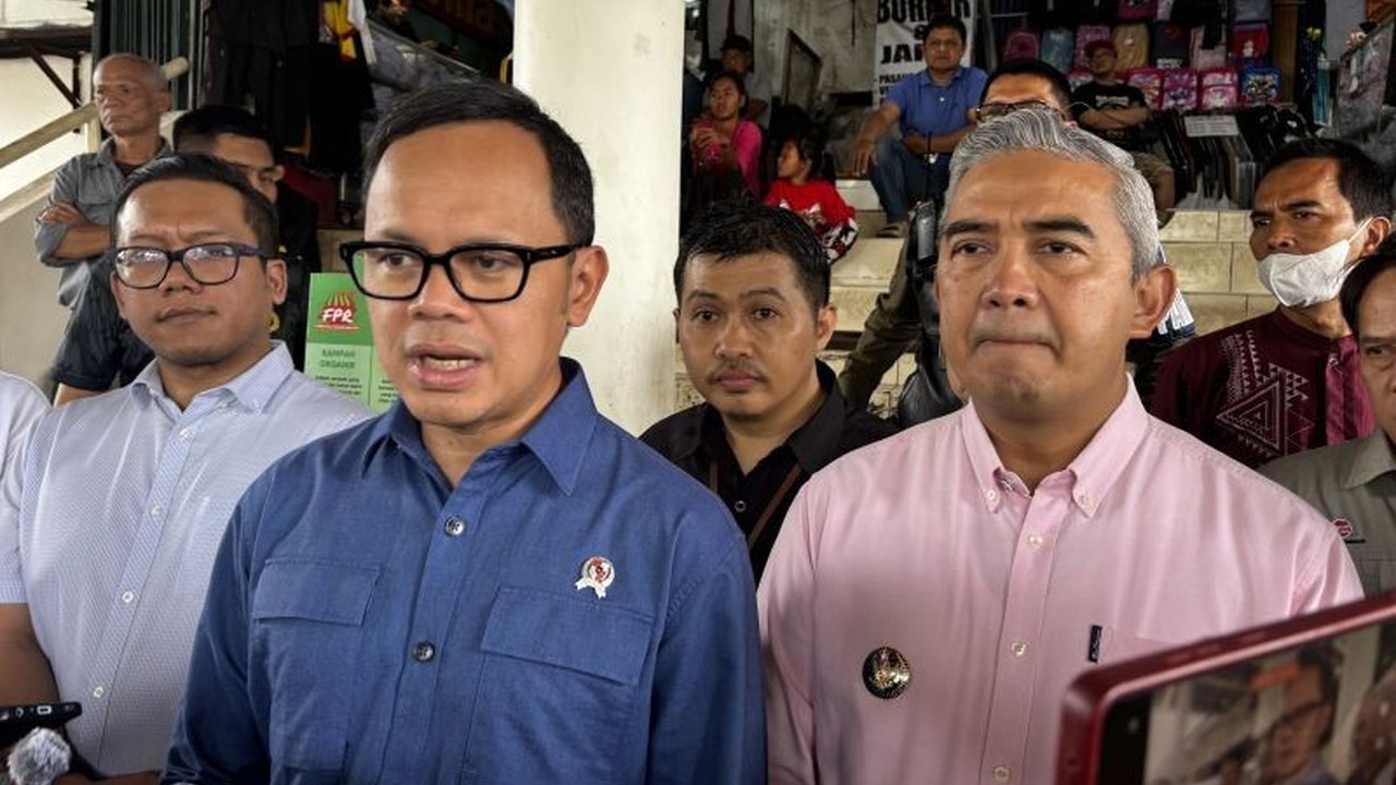 Wamendagri Bima Arya meminta Pemda bersikap tegas terhadap ormas yang melakukan tindakan merugikan, terutama selama Ramadhan, dan menekankan pentingnya pembinaan agar ormas berkontribusi positif.