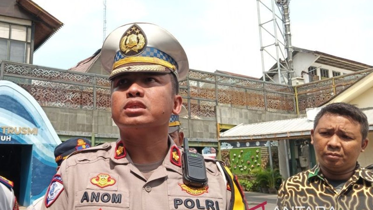 Polresta Cirebon menyediakan program mudik gratis ke Semarang untuk 120-150 pemudik pada 28 Maret 2025, guna mengurangi kemacetan dan memberikan pilihan transportasi aman dan nyaman.