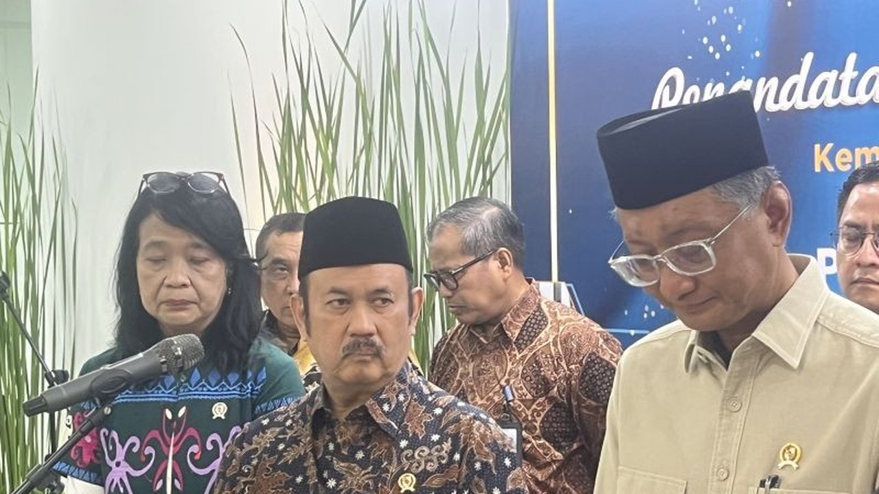Presiden Prabowo Subianto, melalui Program Makan Bergizi Gratis (MBG), fokus pada pembangunan sumber daya manusia sebagai fondasi Indonesia Emas 2045, mengatasi masalah gizi buruk yang meluas.