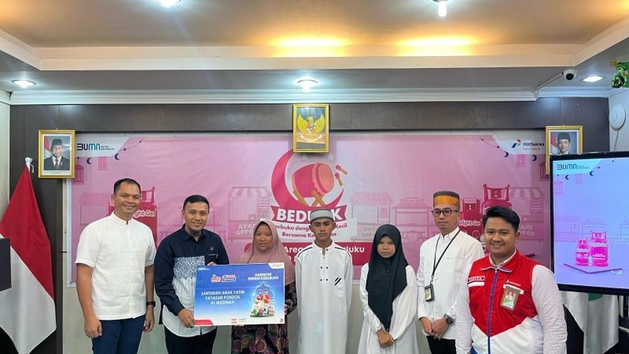 PT Pertamina Patra Niaga Regional Papua Maluku salurkan santunan kepada 75 anak yatim di Yayasan Al Madinah, Ambon, sebagai wujud kepedulian sosial di bulan Ramadhan.