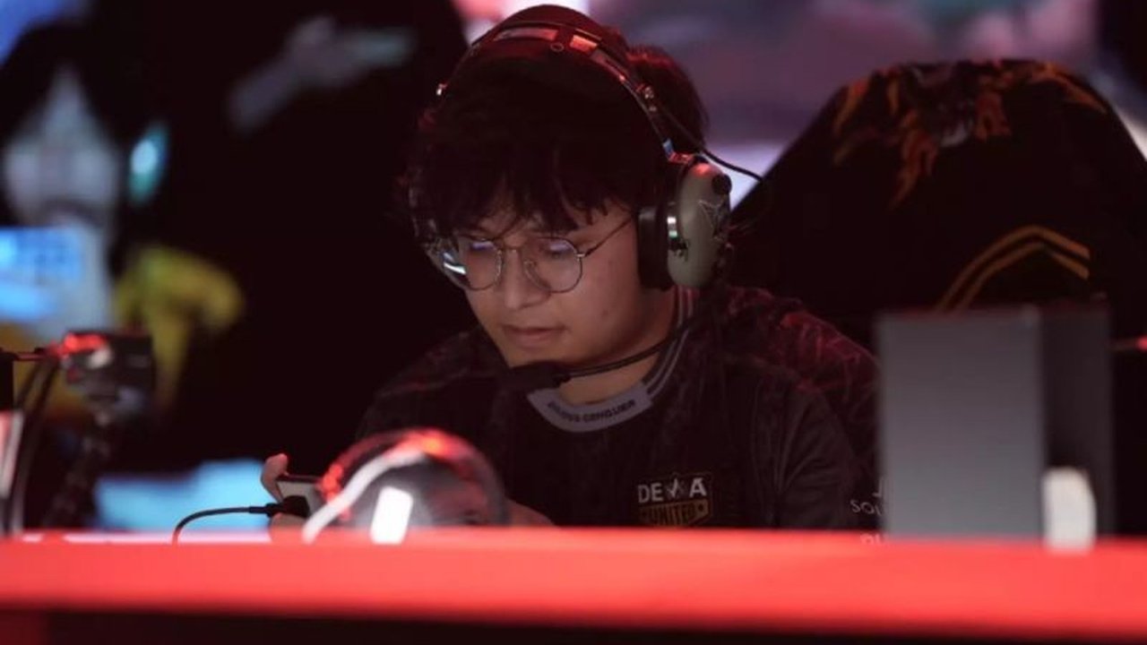 ONIC Esports berhasil mengalahkan Dewa United Esports dengan skor 2-1 dalam pertandingan MPL ID S15 pekan ketiga; Dewa United akan menghadapi Alter Ego pada Minggu (23/3) untuk memperebutkan kemenangan.