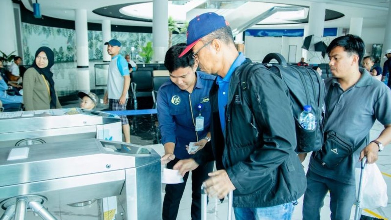 PT ASDP Indonesia Ferry (Persero) memperpanjang diskon tarif hingga 36 persen untuk layanan Merak-Bakauheni mulai 24-30 Maret 2025, guna mendukung kelancaran arus mudik Lebaran 2025.