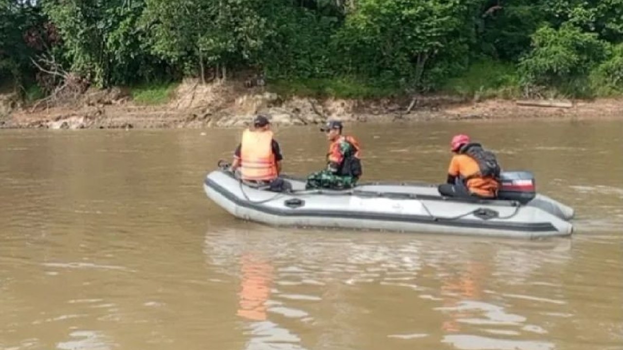 Seorang nelayan berusia 69 tahun, Daramin, hilang di Sungai Mentaya, Kalimantan Tengah, saat mencari ikan; Tim SAR gabungan tengah melakukan pencarian.