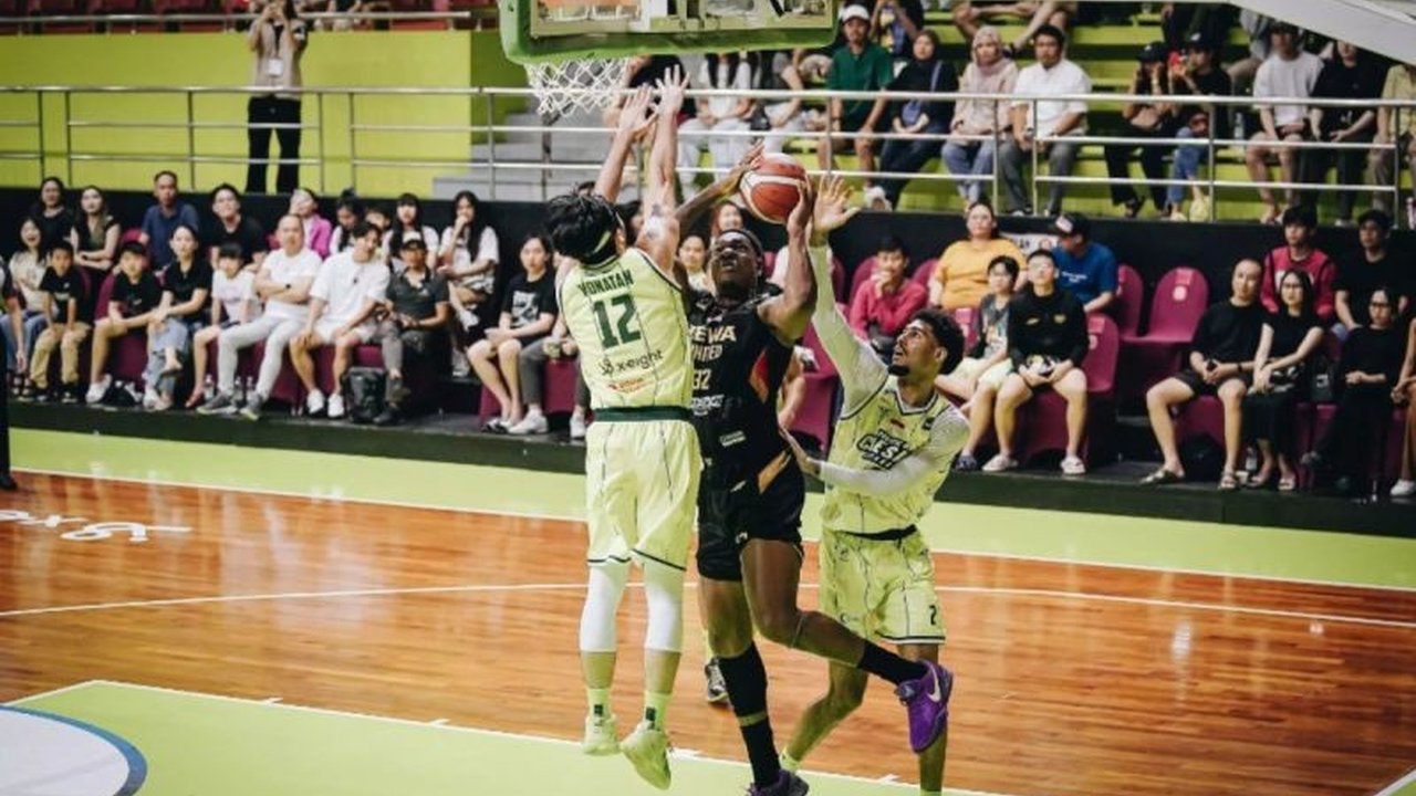 Dewa United Banten raih tujuh kemenangan beruntun di IBL 2025 berkat soliditas tim dan performa apik para pemain seperti Lester Prosper dan Gelvis Solano.