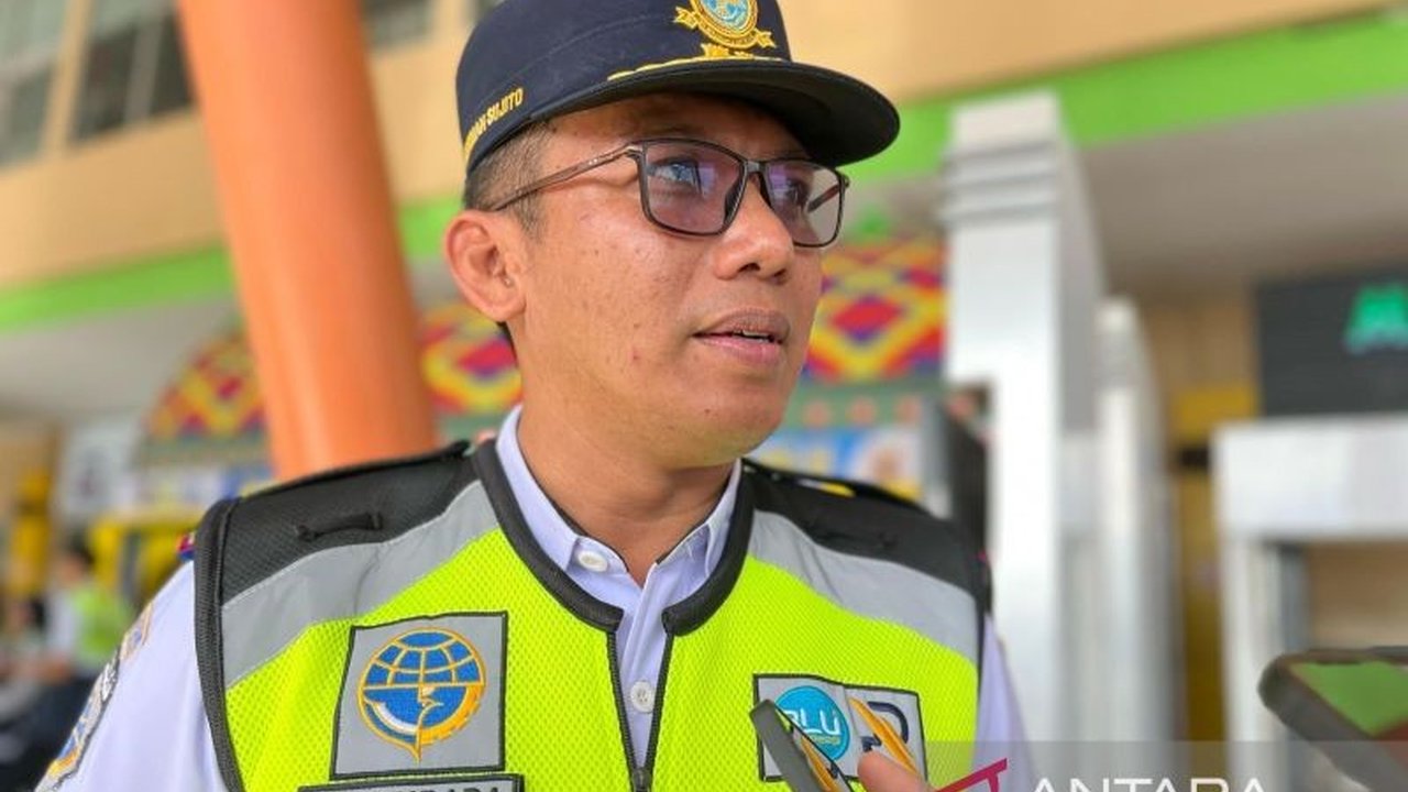 Pemerintah memberikan diskon tiket pesawat hingga 14 persen untuk penerbangan nontransit di Bandara Rendani, Manokwari, selama periode mudik Lebaran 2025, berlaku mulai 24 Maret hingga 7 April 2025.