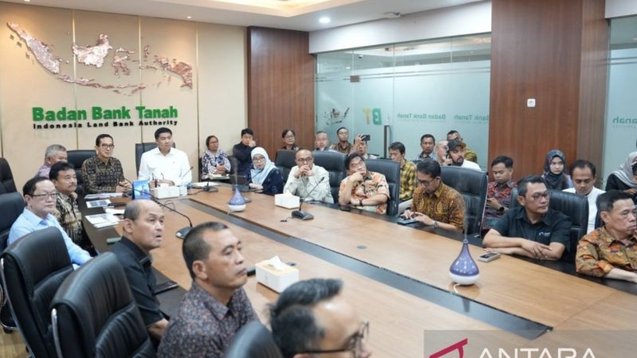 Badan Bank Tanah menawarkan lahan di empat lokasi untuk mendukung program pemerintah membangun tiga juta rumah bagi Masyarakat Berpenghasilan Rendah (MBR), guna mempercepat pembangunan perumahan nasional.