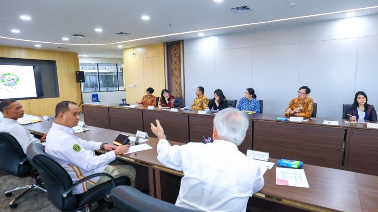 Otorita Ibu Kota Nusantara (OIKN) mengumumkan ketertarikan Thailand untuk berinvestasi dan terlibat dalam pembangunan IKN, memperkuat hubungan bilateral kedua negara.