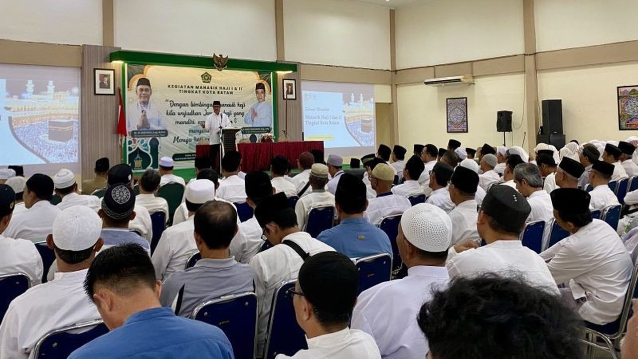 Sebanyak 721 calon haji Kota Batam mengikuti bimbingan manasik haji untuk mempersiapkan keberangkatan ke Tanah Suci, termasuk informasi terkait layanan kesehatan dan pengiriman barang.