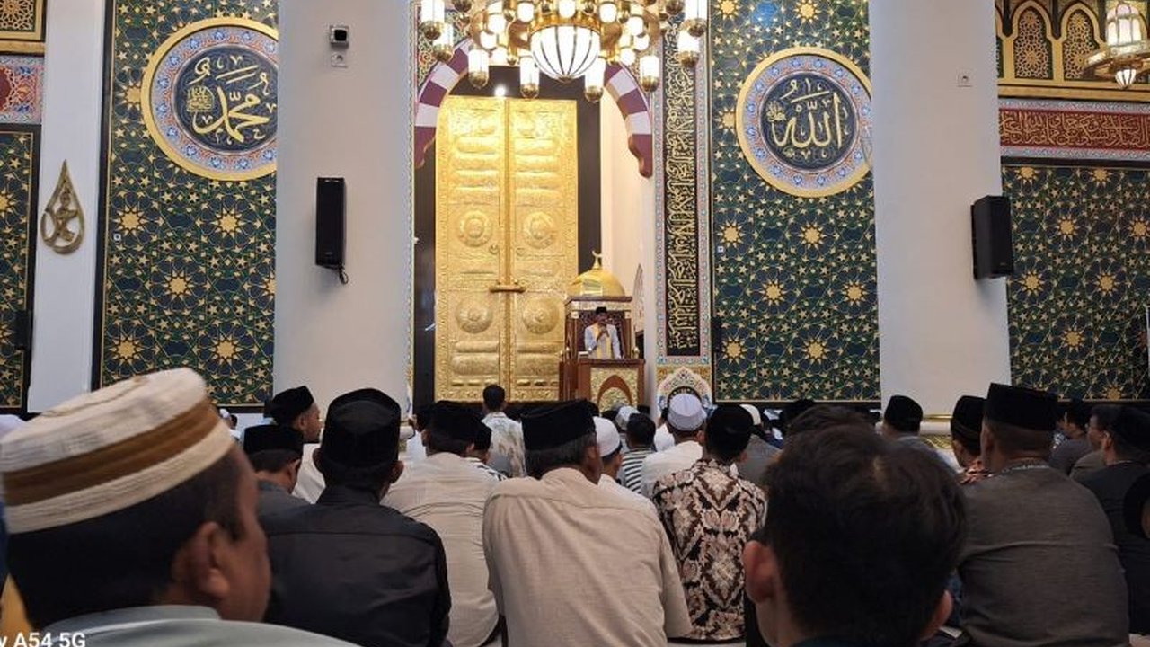 Dinas Syariat Islam Aceh laporkan implementasi Instruksi Gubernur terkait shalat berjamaah dan mengaji telah berjalan, dengan evaluasi pasca Lebaran Idul Fitri.