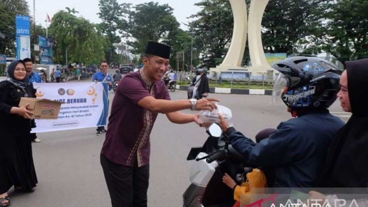 Rumah Tahanan Negara (Rutan) Kelas IIB Rantau, Tapin, Kalsel, berbagi takjil dan menggelar buka puasa bersama keluarga Warga Binaan Pemasyarakatan (WBP) dalam rangka Hari Bhakti Pemasyarakatan ke-61.