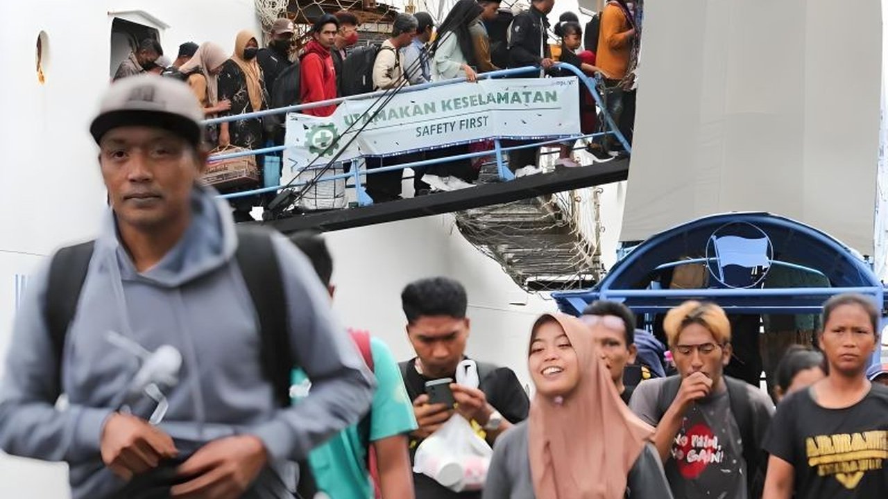 Pelindo Regional 3 memprediksi peningkatan 10 persen jumlah pemudik Lebaran 2025 menjadi 725.631 orang, dengan berbagai persiapan untuk memastikan kelancaran arus mudik.