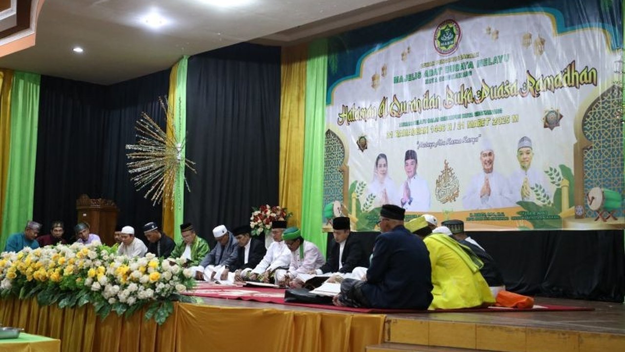 Walikota Singkawang, Tjhai Chui Mie, menekankan pentingnya khataman Quran sebagai upaya pelestarian budaya Melayu, sekaligus mendorong pengembangan Rumah Adat Melayu sebagai pusat kebudayaan.