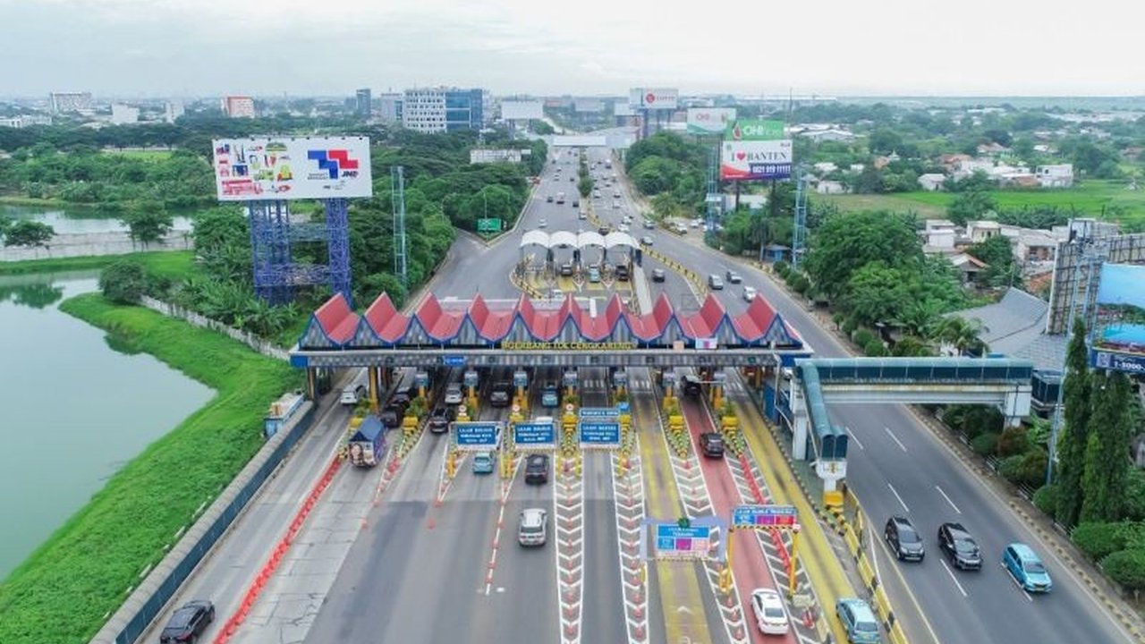 Jelang Lebaran 2025, Jasa Marga mencatat peningkatan lalu lintas menuju Bandara Soetta dan beberapa ruas tol di Jawa Barat, meskipun ada penurunan di jalur lainnya.