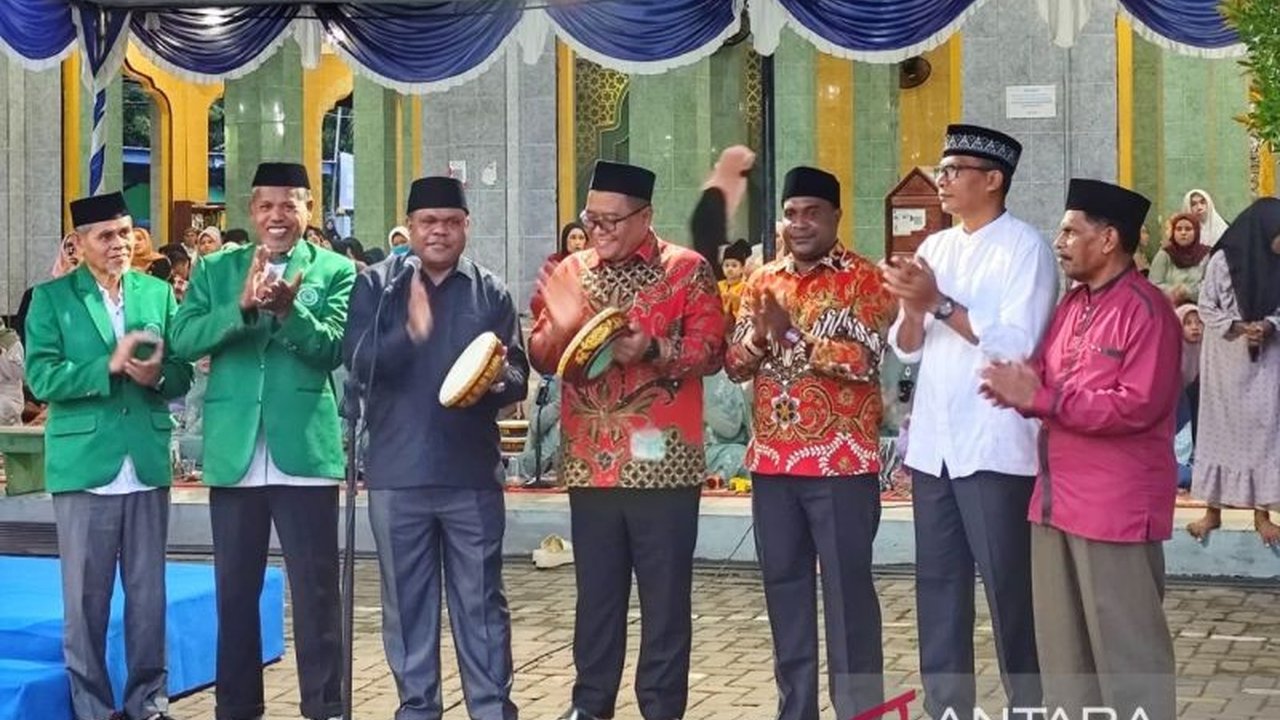 Bupati Manokwari, Hermus Indou, tekankan pentingnya komunikasi pemerintah-rakyat untuk merawat keberagaman dan mendukung pembangunan daerah dalam Safari Ramadhan 1446 H.