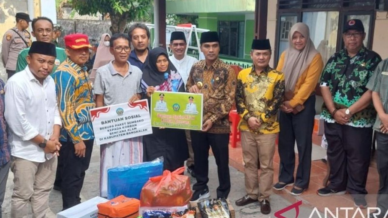 Pemerintah Kabupaten Bangkalan menyalurkan bantuan kepada 46 bangunan yang rusak akibat angin puting beliung pada 19 Maret 2025, termasuk bantuan sembako dan rencana perbaikan rumah.