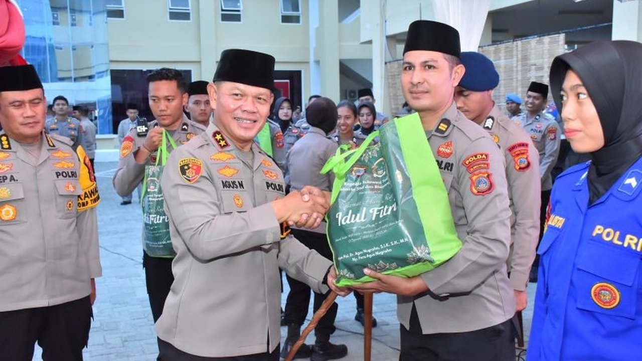 Polda Sulteng berbagi 9.540 paket sembako untuk personel dan warga Sulteng jelang Idul Fitri 1444 H, sebagai wujud kepedulian dan mempererat silaturahmi.