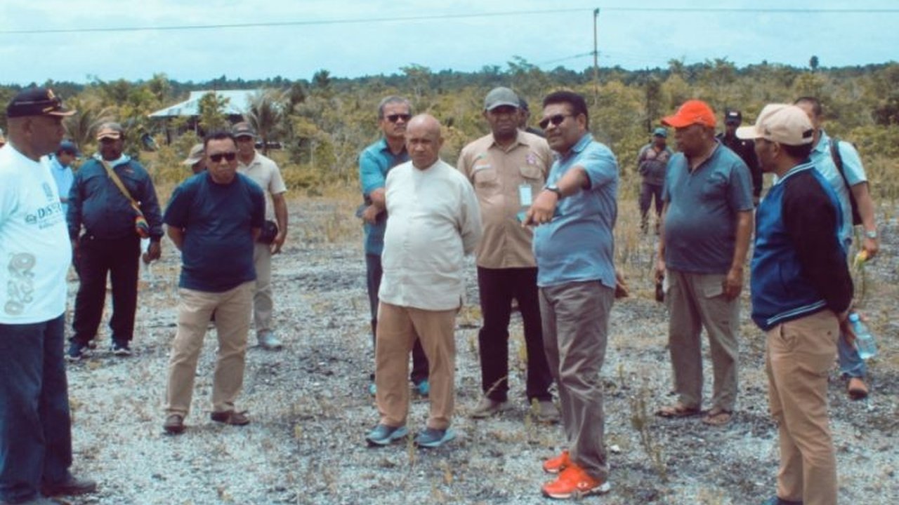 Pemkab Biak Numfor, Papua, siapkan lahan seluas 10 hektare untuk membangun sekolah rakyat guna mendukung program Presiden Prabowo Subianto dan memastikan akses pendidikan berkualitas bagi anak-anak kurang mampu di tahun ajaran 2025.