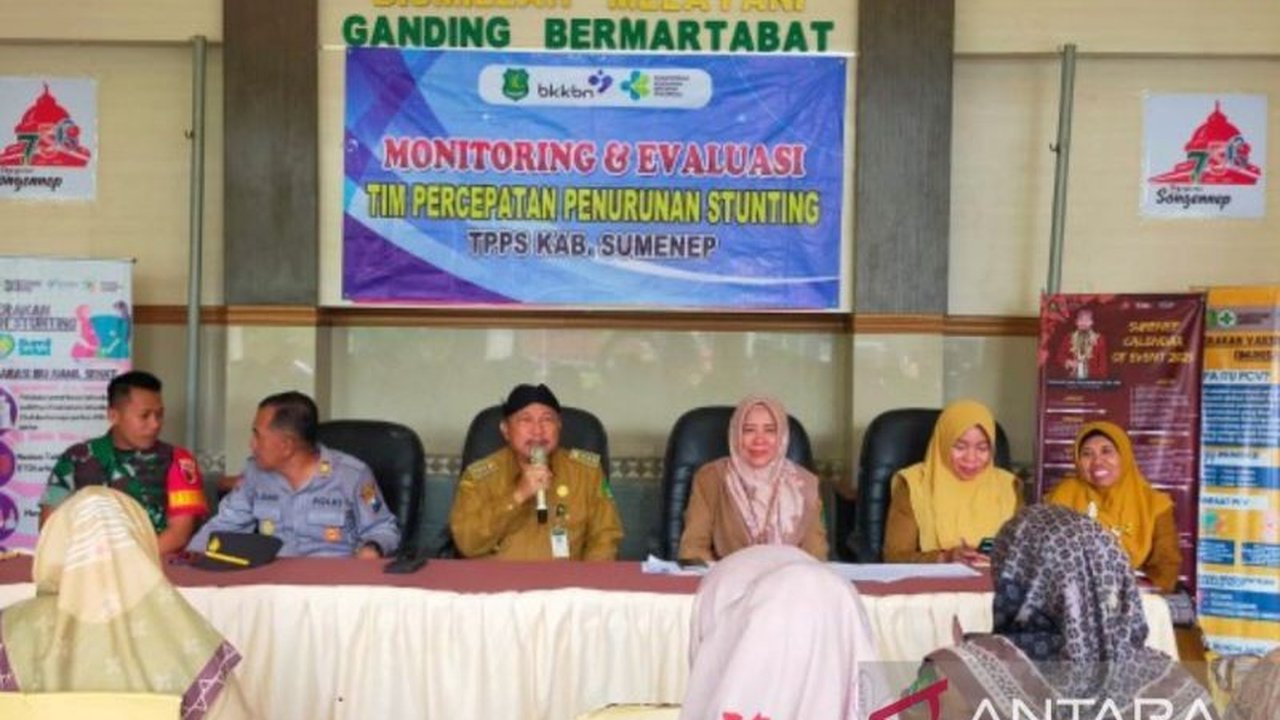 Pemerintah Kabupaten Sumenep membentuk Tim Percepatan Penurunan Stunting (TPPS) untuk menekan angka stunting di 15 desa lokus stunting di Sumenep, Madura.