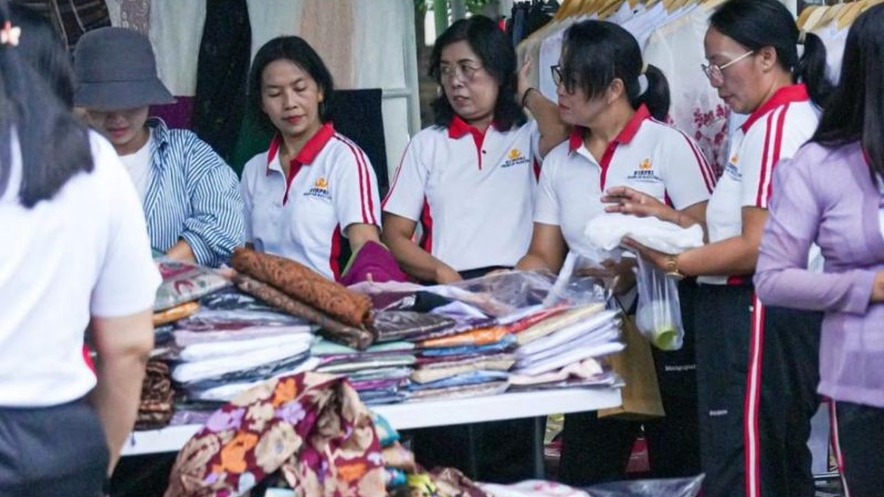 Dinas Koperasi UKMP Kabupaten Badung, Bali, berkolaborasi dengan sektor swasta untuk kembali menggelar program Jumat Ceria pada 2025 guna mempromosikan produk UMKM lokal dan mendorong inovasi.