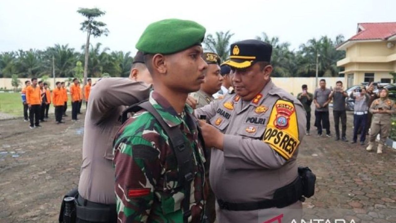 Sebanyak 140 petugas gabungan dari TNI/Polri, Satpol PP, Dishub, dan tim medis siaga mengamankan arus mudik Lebaran 2025 di Padang Lawas, Sumatera Utara, demi kenyamanan dan keselamatan pemudik.