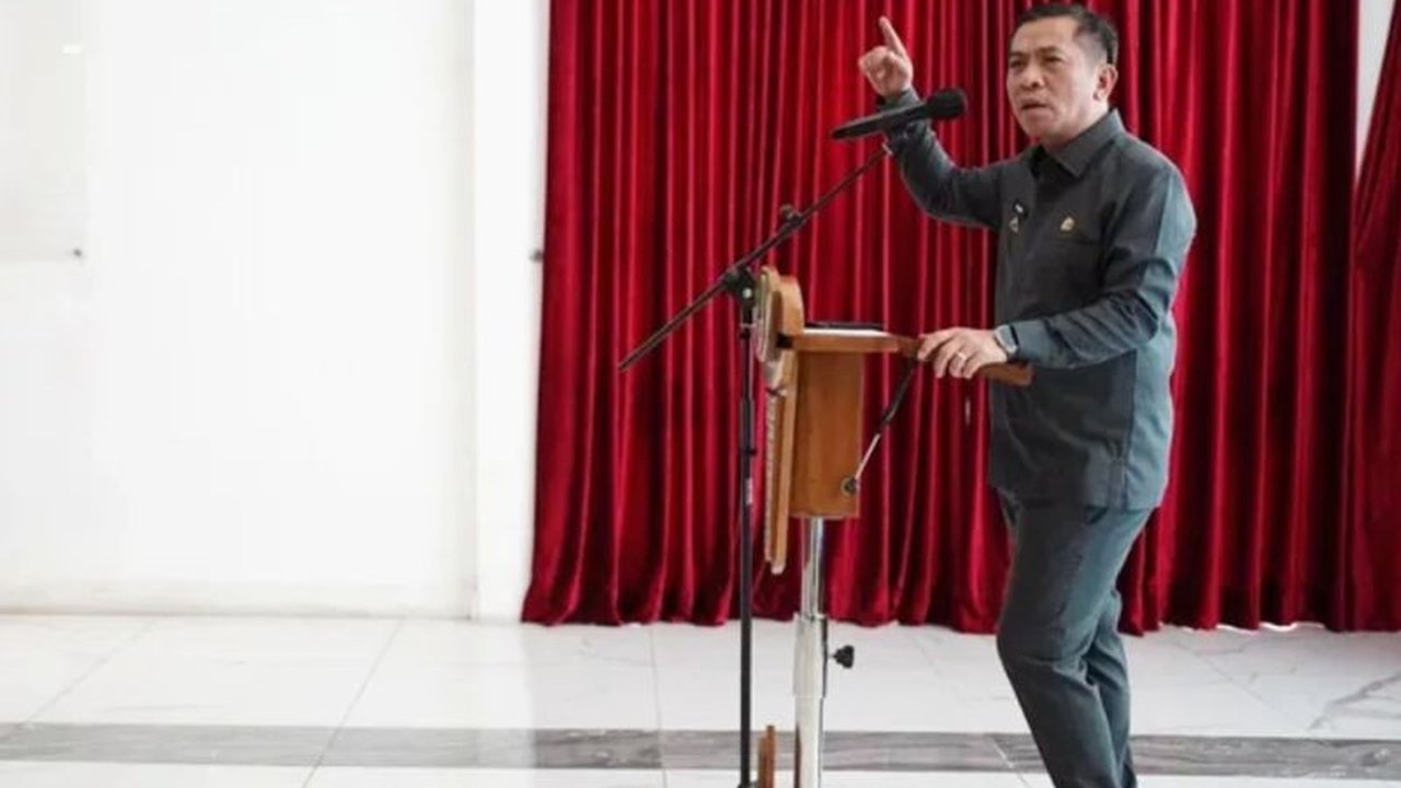 Bupati Karawang, Aep Syaepuloh, melarang ASN menggunakan mobil dinas untuk mudik Lebaran demi menjaga integritas dan disiplin aparatur negara serta efisiensi penggunaan anggaran.