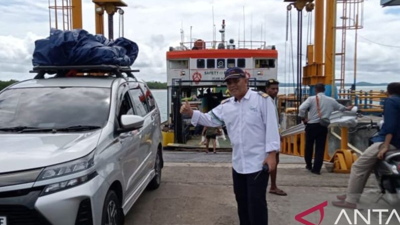 Pelabuhan penyeberangan Tanjung Ru di Belitung terpantau normal menjelang Idul Fitri 1446 H, lonjakan penumpang belum terlihat, puncak arus mudik diperkirakan pada 27 Maret 2024.